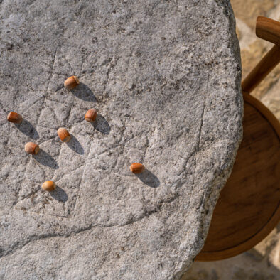 round table - Stanzia Sparagna